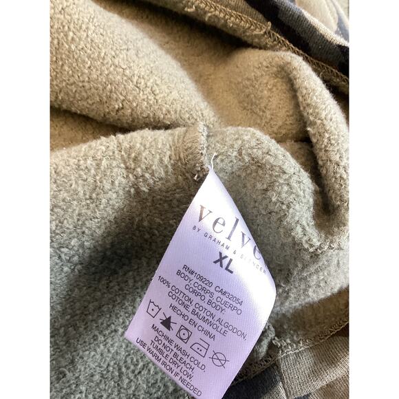 Velvet by Graham & Spencer Men’s Edie Camo Tee Size XL - Picture 6 of 6